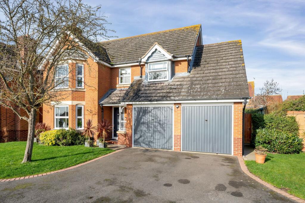 4-bed detached on Hargate Way, Hampton Hargate, Peterborough, PE7, £440,000