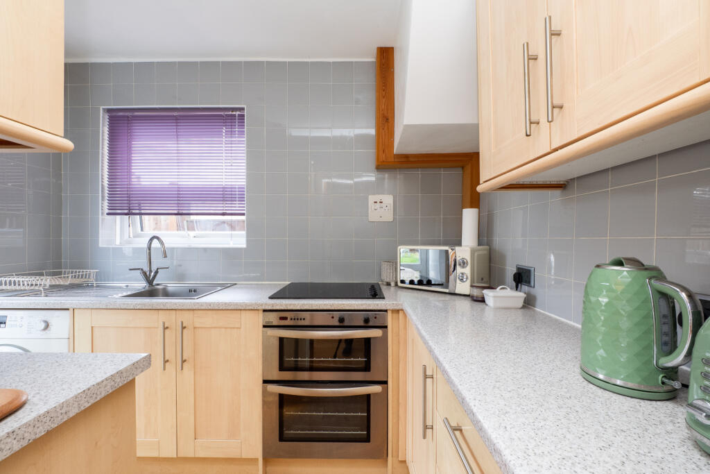 House in Sutton - View 4