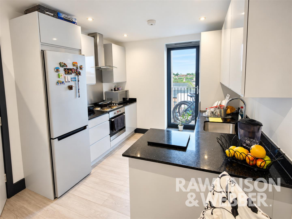 Apartment in Kingston upon Thames - View 4