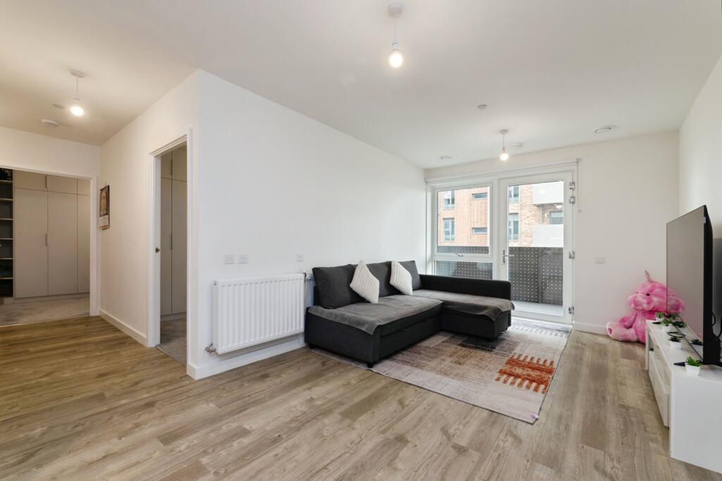 Apartment in Ilford - View 3
