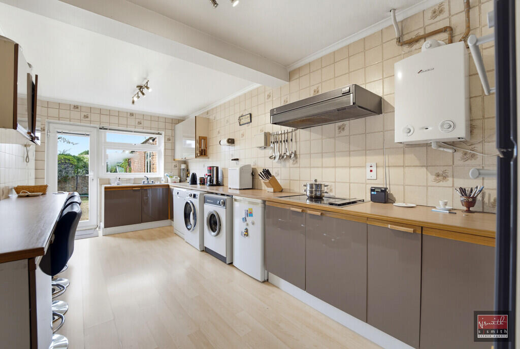 House in Twickenham - More