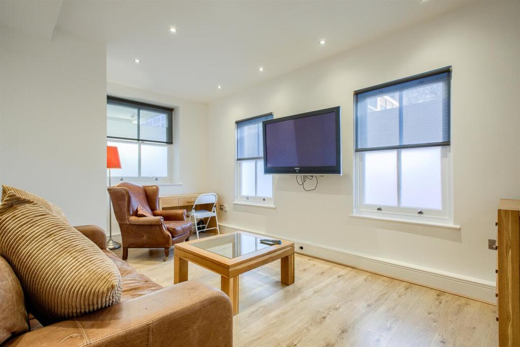 Apartment in Warwick, Royal Leamington Spa - View 5