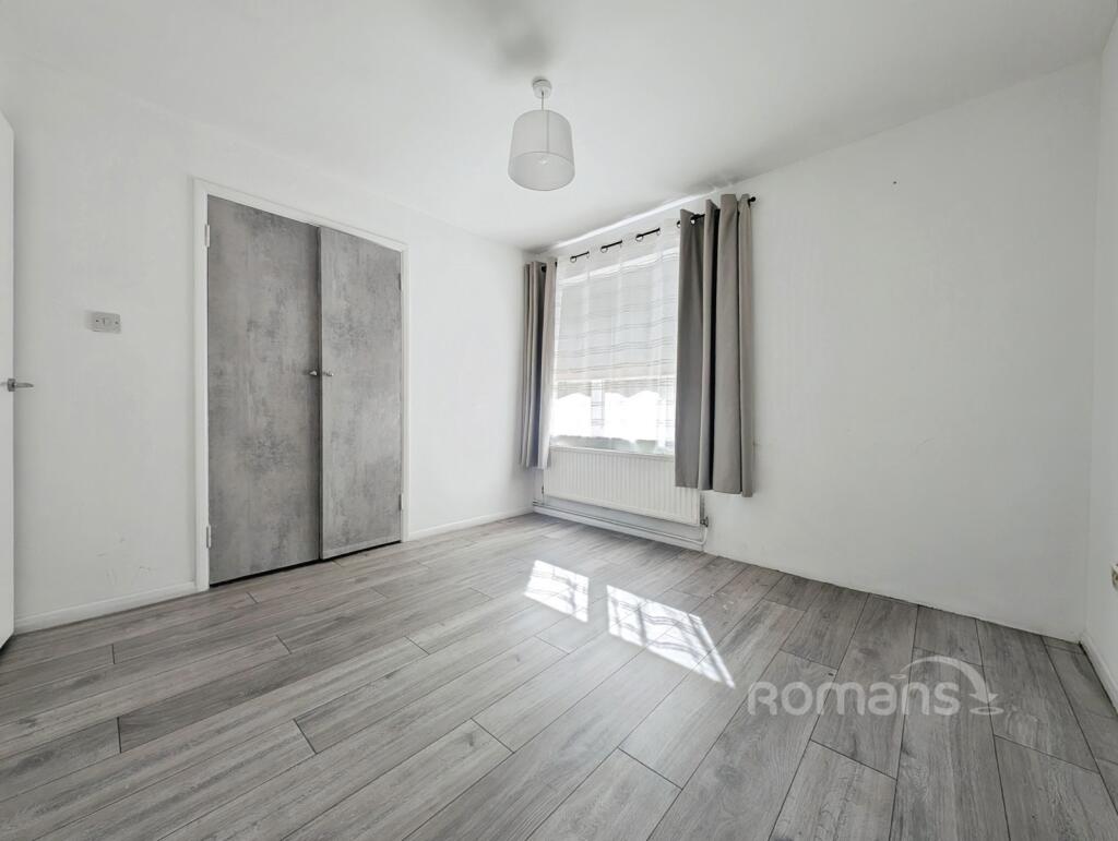 Apartment in Farnham - View 4