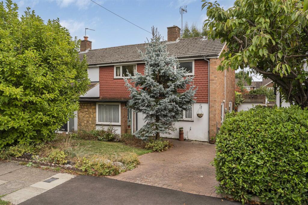 3-bed house on Rodney Avenue, St. Albans, £700,000