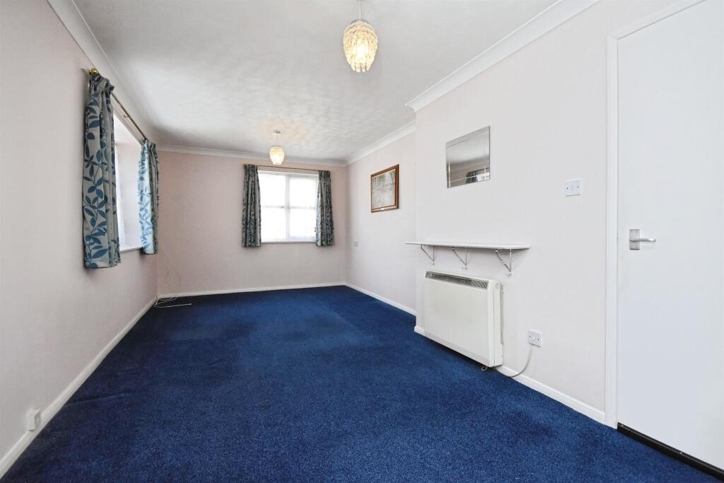 Apartment in Chelmsford - View 5