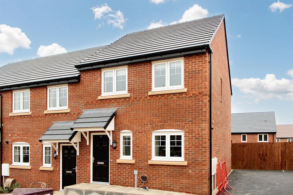 Main image of property: Hawkers Way, Gedling, Nottingham, NG4 4QU