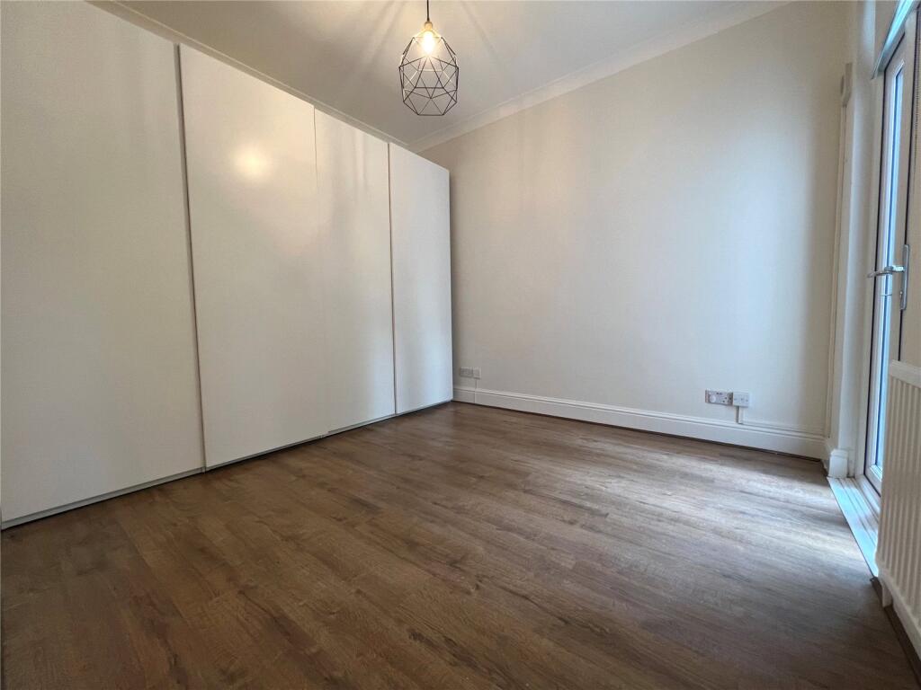 Apartment in London - More