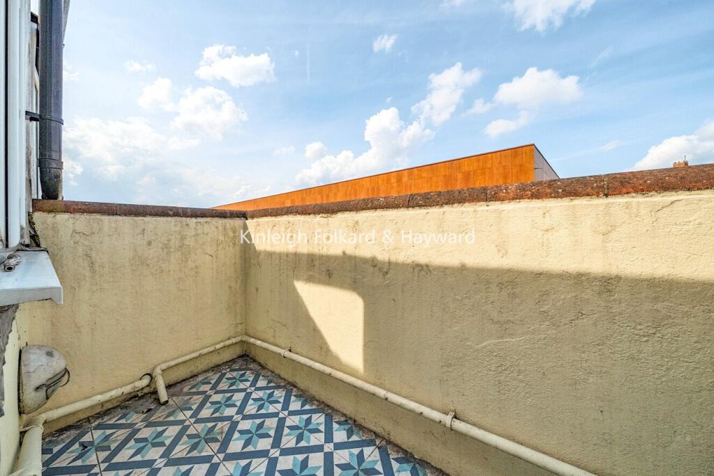 Apartment in London - View 5
