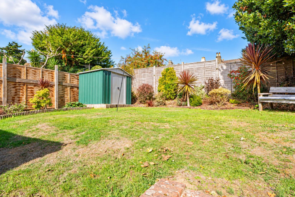 House in Hastings, Belmont - More