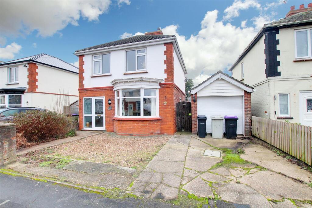 3-bed detached on George Street, Mablethorpe, £199,950