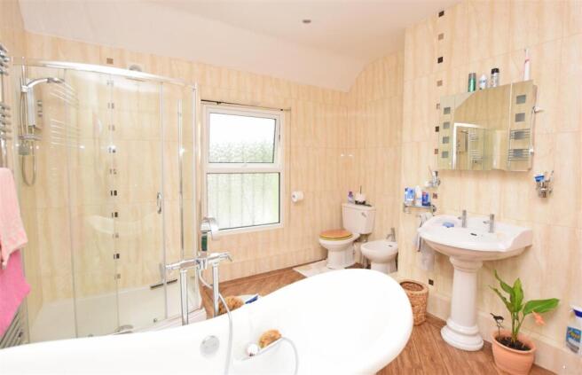 Bathroom.JPG