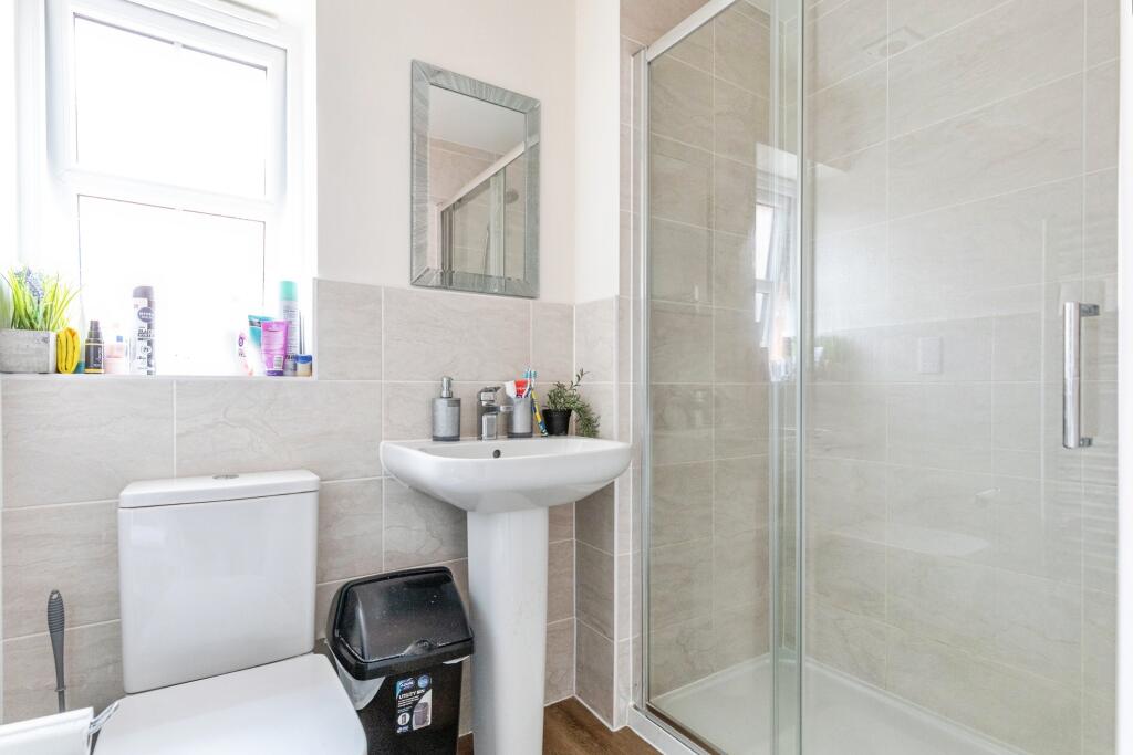 House in Northampton, Wellingborough - More