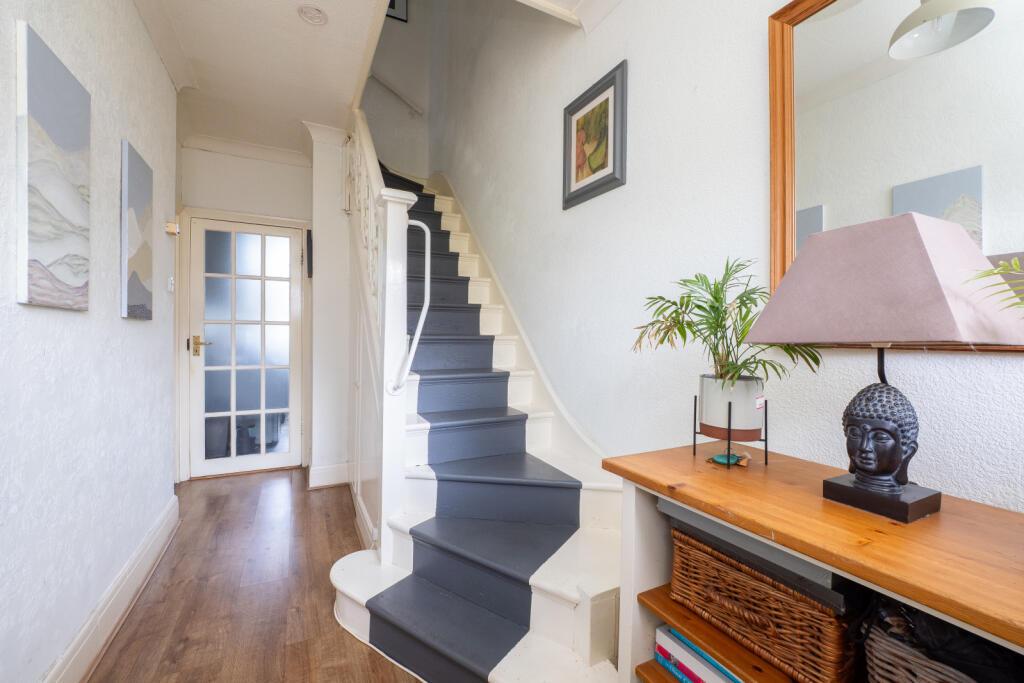 House in Sutton - View 5