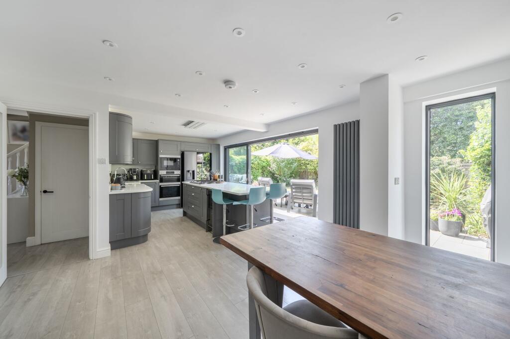 Old Court, Ashtead, KT21 photo 4