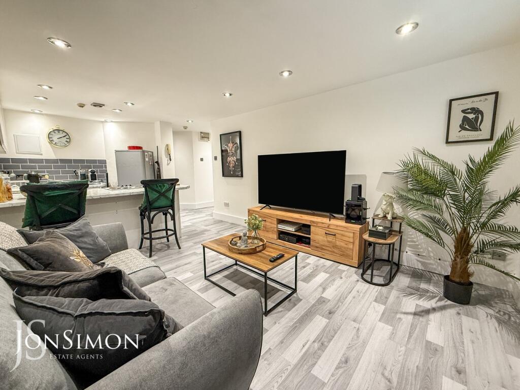 Apartment in Bury, Greater Manchester - View 4