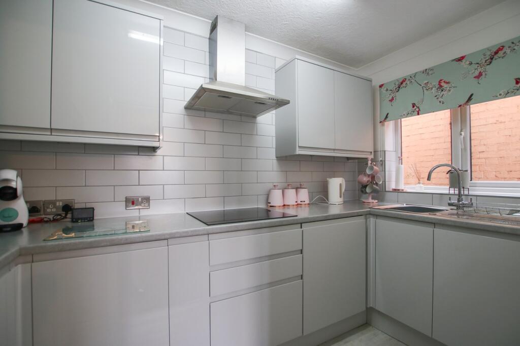 Reading Road, Wokingham, RG41 photo 2