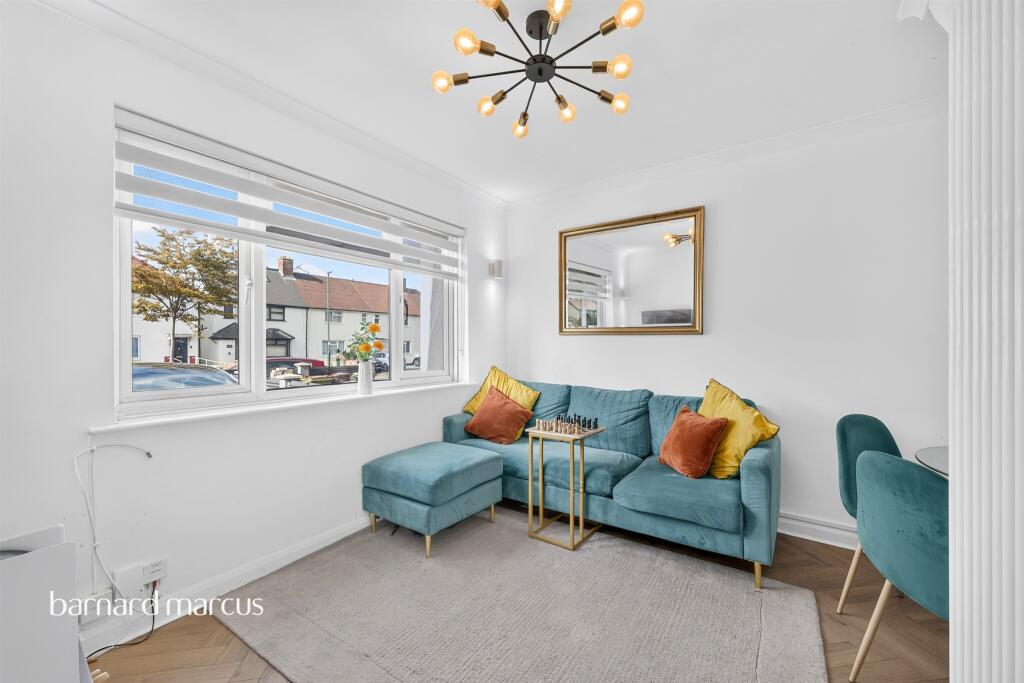 House in Worcester Park, The Hamptons - View 5