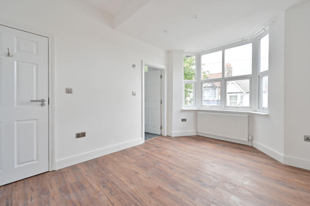 House in Harrow - View 4