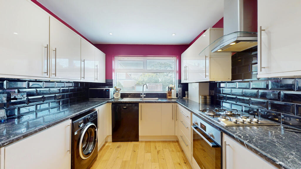 Kirkwood Way, Cookridge, Leeds, West Yorkshire photo 3