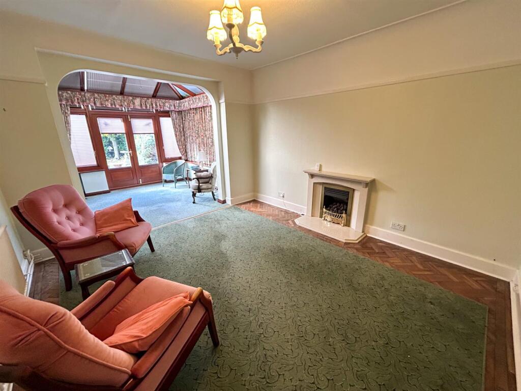 Mold Road, Cefn-Y-Bedd, Wrexham photo 4
