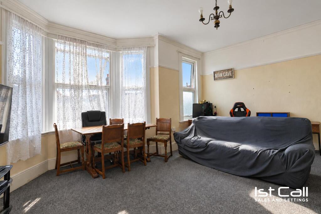 Apartment in Southend-on-Sea, Essex - View 3
