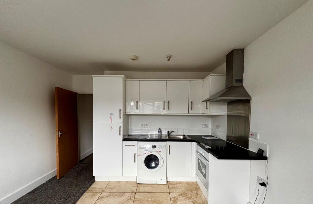 Flat 3, 139-141 Havant Road, Drayton, Portsmouth, PO6 2AA photo 3