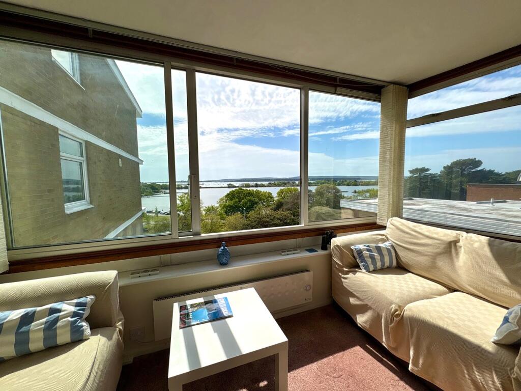 Apartment in Poole - More