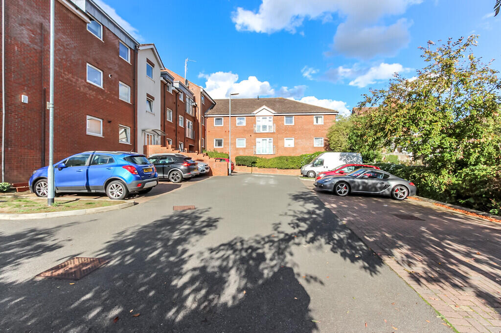 Apartment in Northampton - View 2