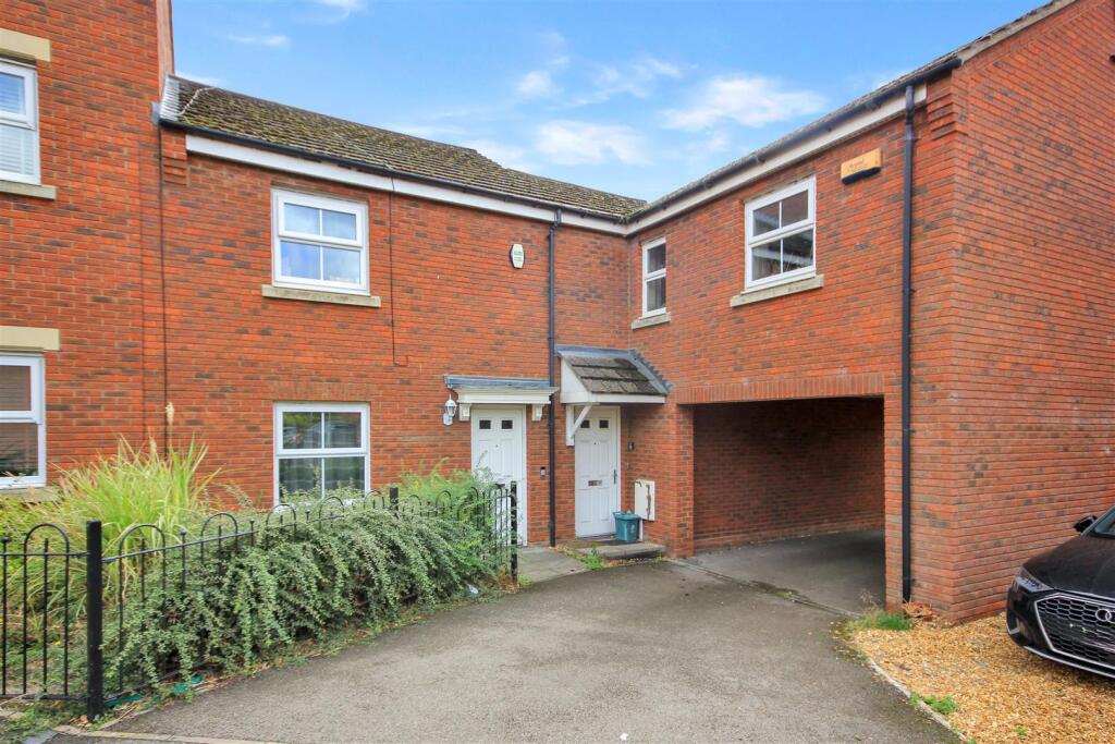 3-bed terraced on Batsmans Drive, Rushden, £250,000