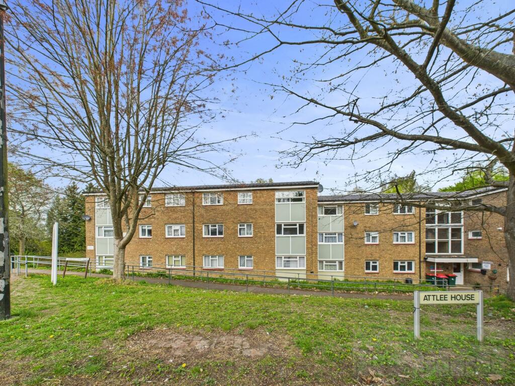 2-bed flat on Lansbury Road, Attlee House Lansbury Road, RH11, £175,000