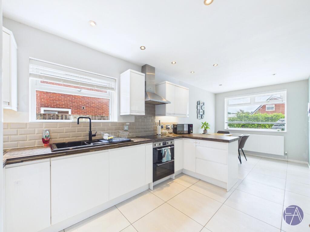 House in Sefton, Formby - More