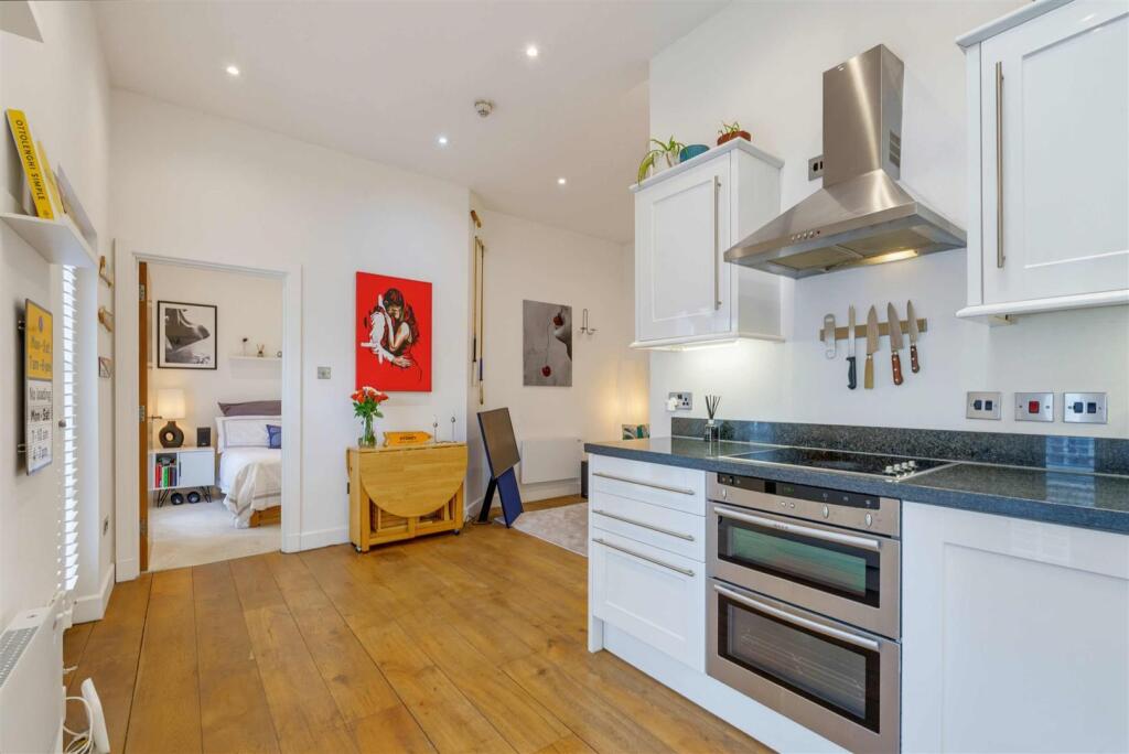 Apartment in London - More