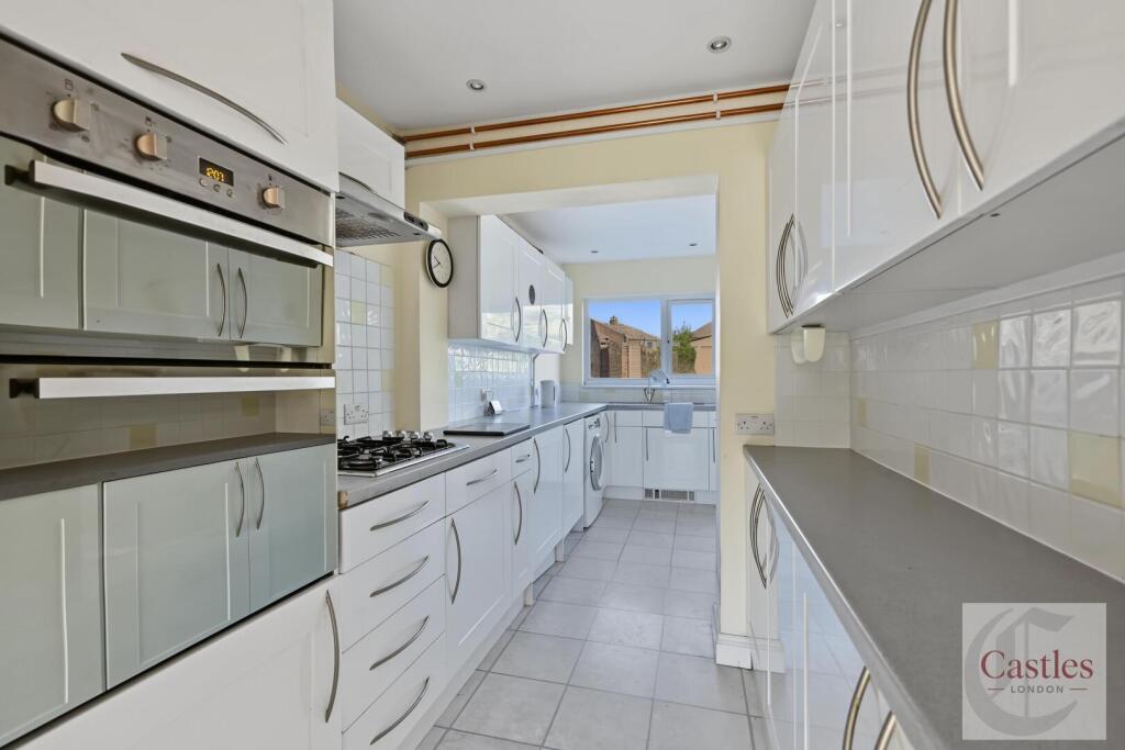 House in Enfield - View 5