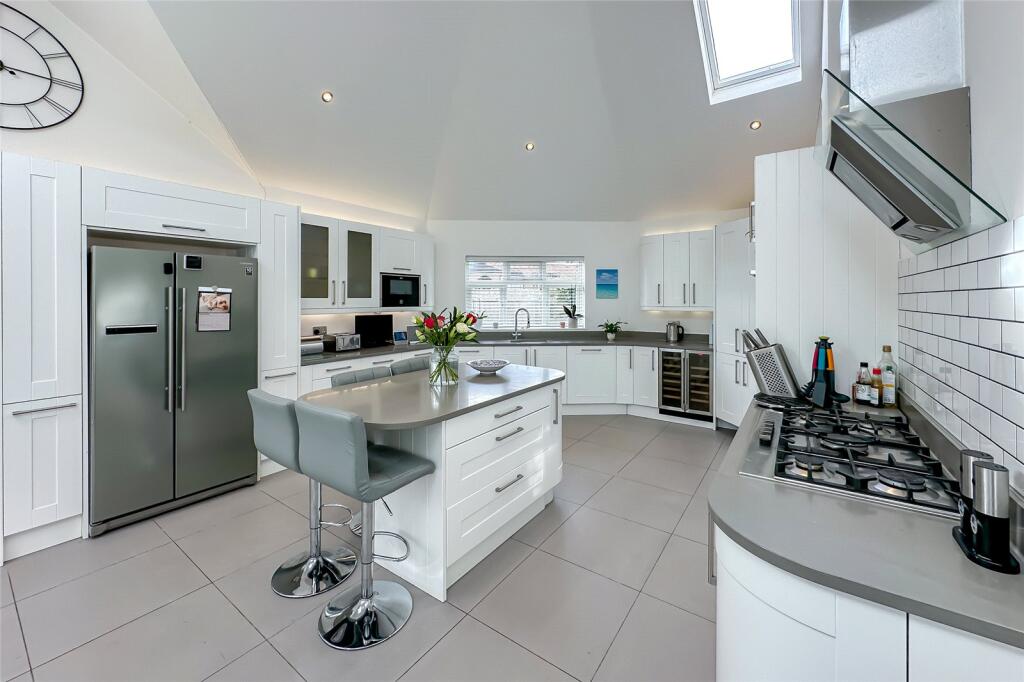 Skys Wood Road, St. Albans, Hertfordshire, AL4 photo 3