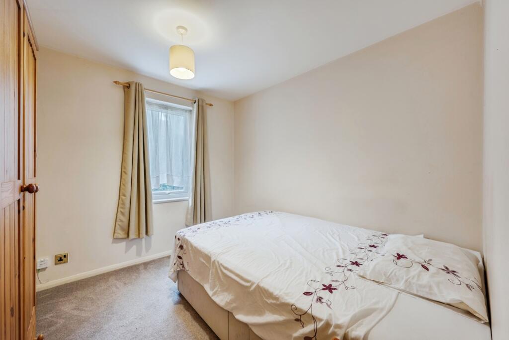 Apartment in Sutton - View 4