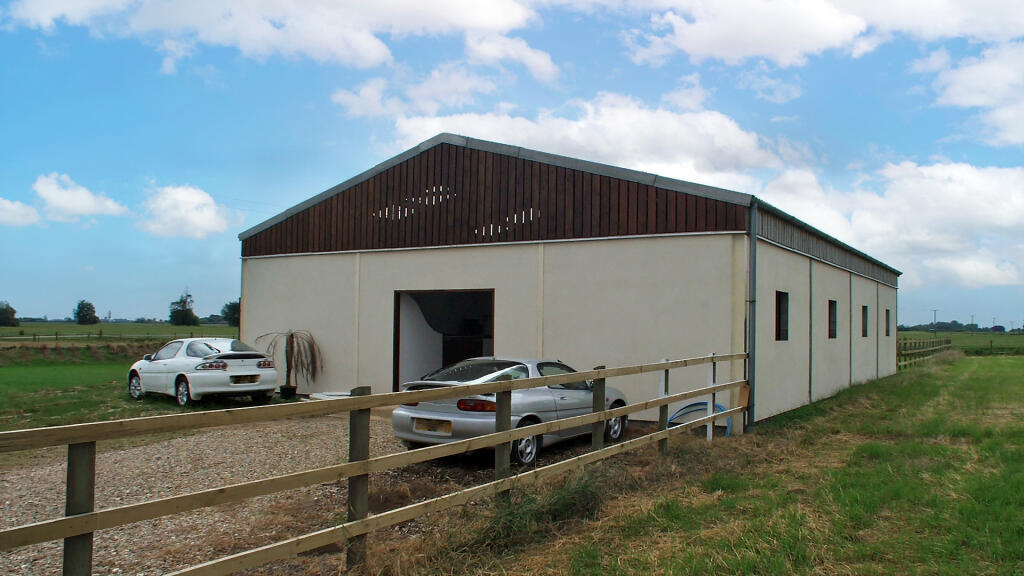 Parklands Barn is an impressive 213 sq.m.
