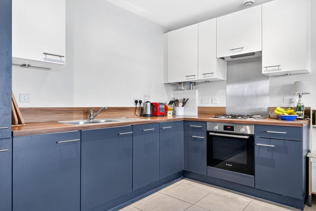 Apartment in Kingston upon Thames - More