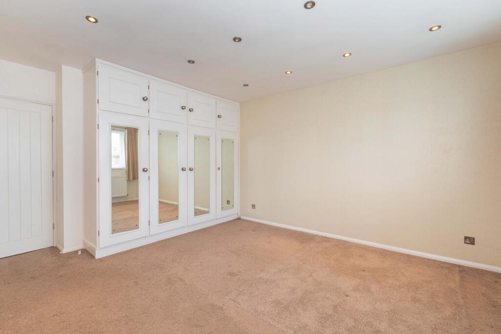 House in Slough - View 4