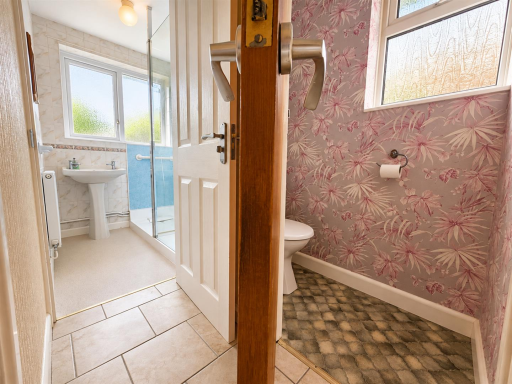 House in Gloucester, Hucclecote - More