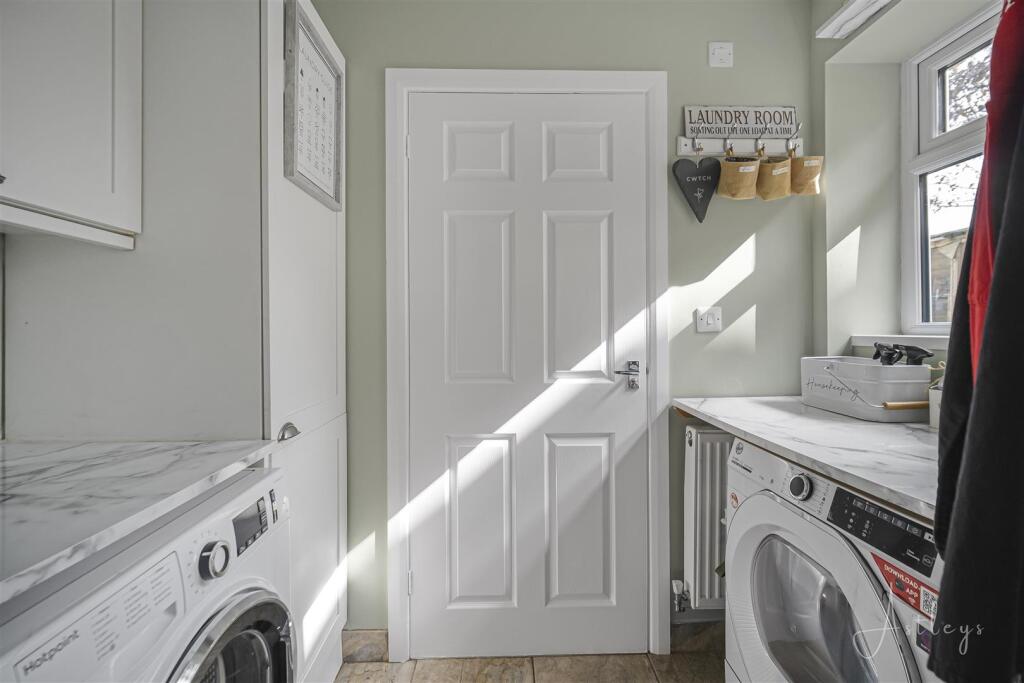 House in Neath - View 5