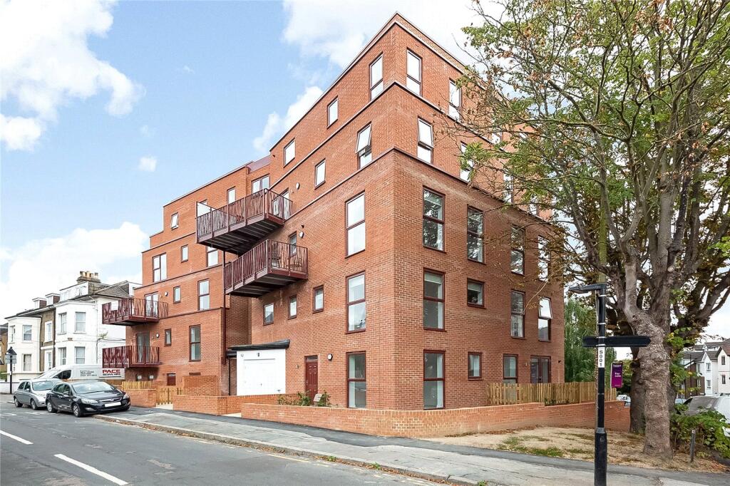2-bed flat on Eldon Park, South Norwood, SE25, £425,000