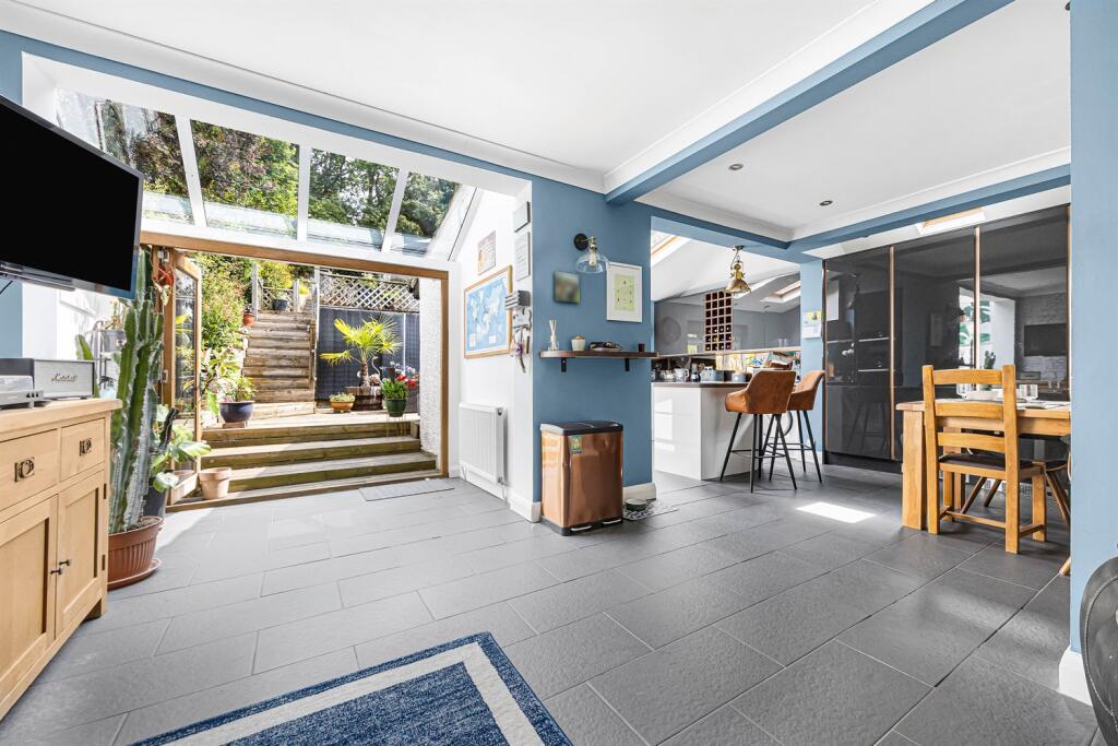 House in Reading, Caversham - View 2