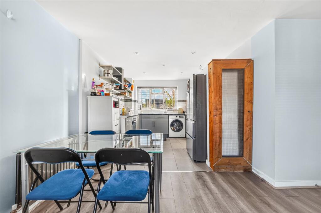 Apartment in London - More