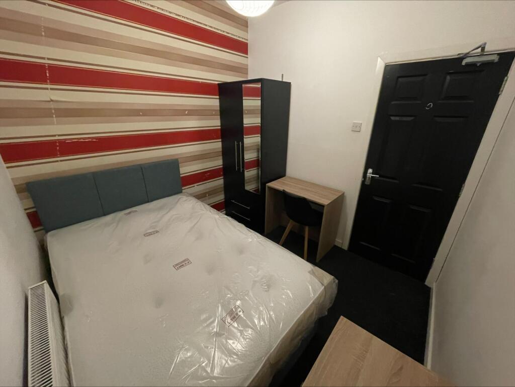House in Liverpool, Wavertree - More