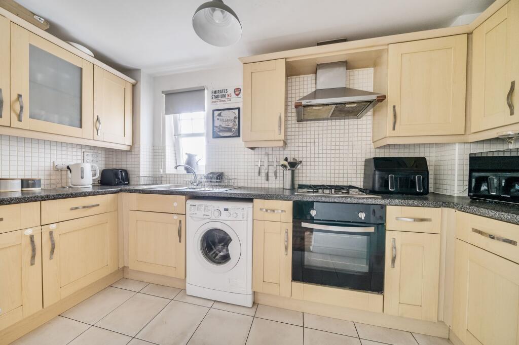 Apartment in Rushmoor, East End, North Town - View 3