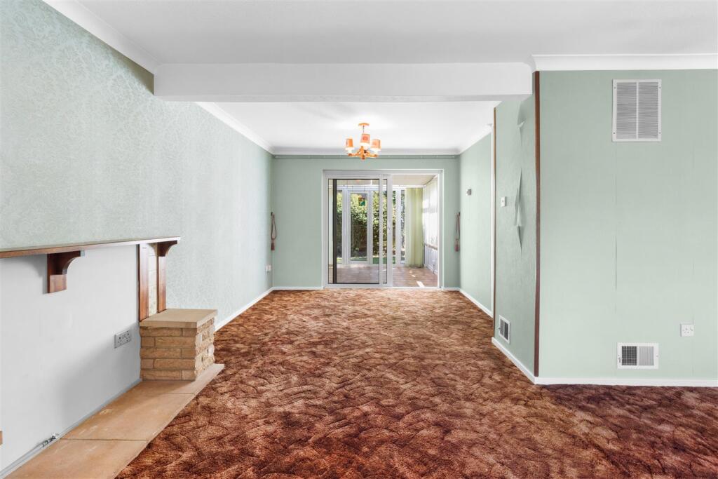 House in Wealden, Polegate - More
