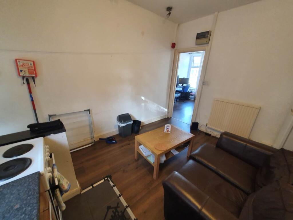 Apartment in Cardiff, Plasnewydd, Roath - View 4