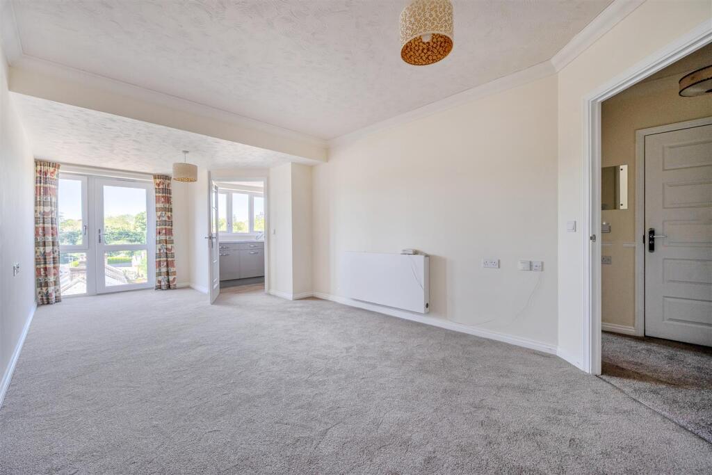 Chantry Lodge, Andover, Hampshire photo 4