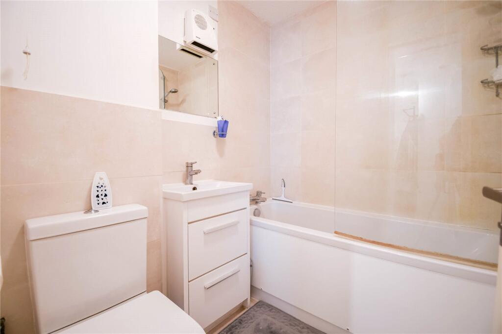 Apartment in Newbury, East Fields, Speenhamland - View 6