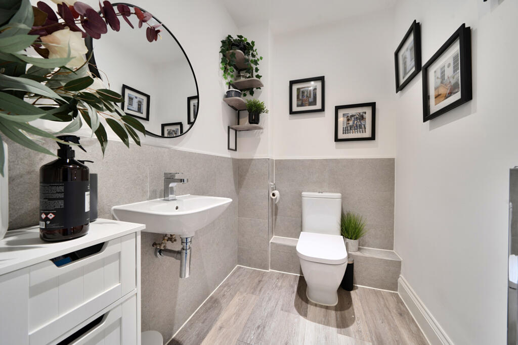House in Orpington, Broom Hill, Ramsden - More